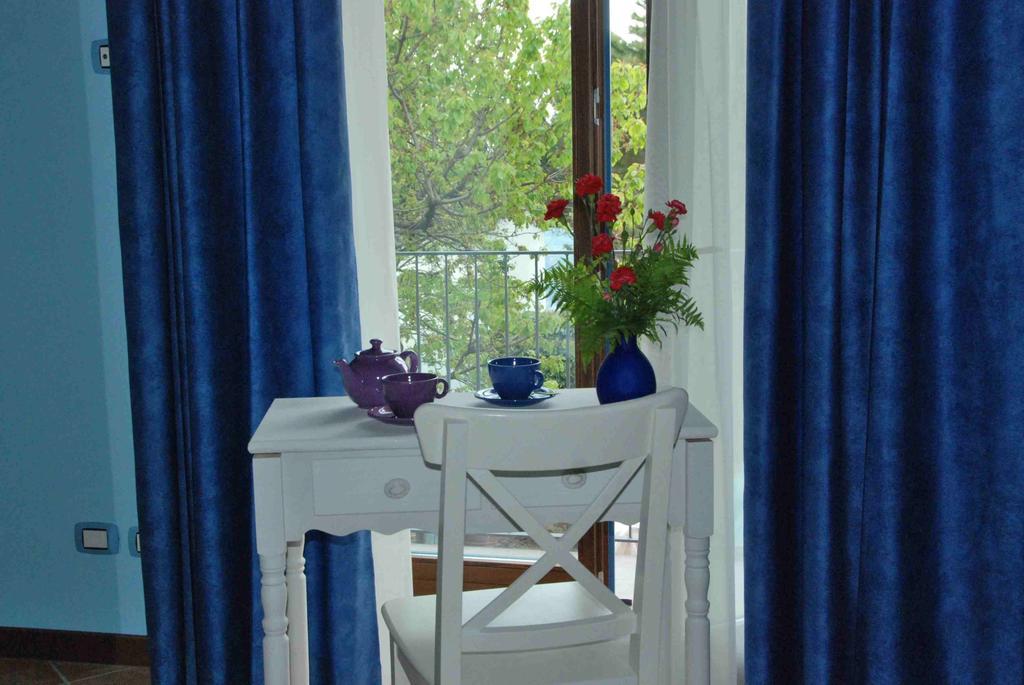 B&B La Casa Di Trizzi Como Szoba fotó